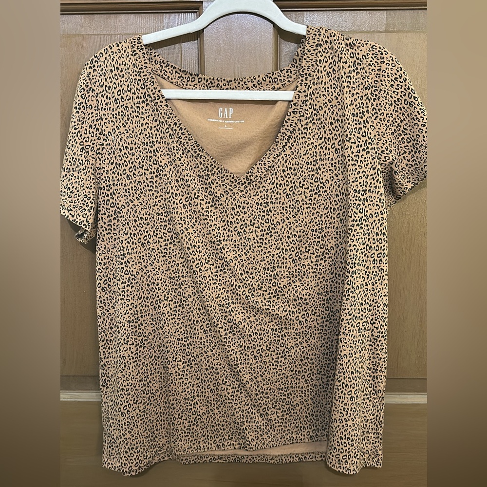 GAP Tan and Black Relaxed Short Sleeve Tee